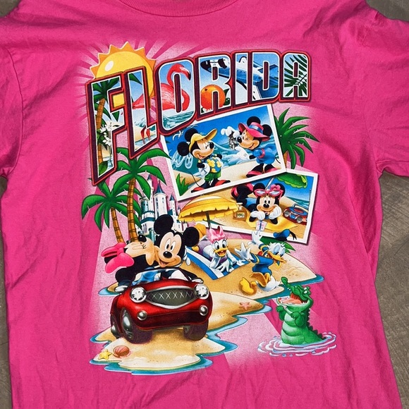 🤯VINTAGE Walt Disney Pink Florida Tee w Multicolour Graphic on Front Size Med - Picture 3 of 5